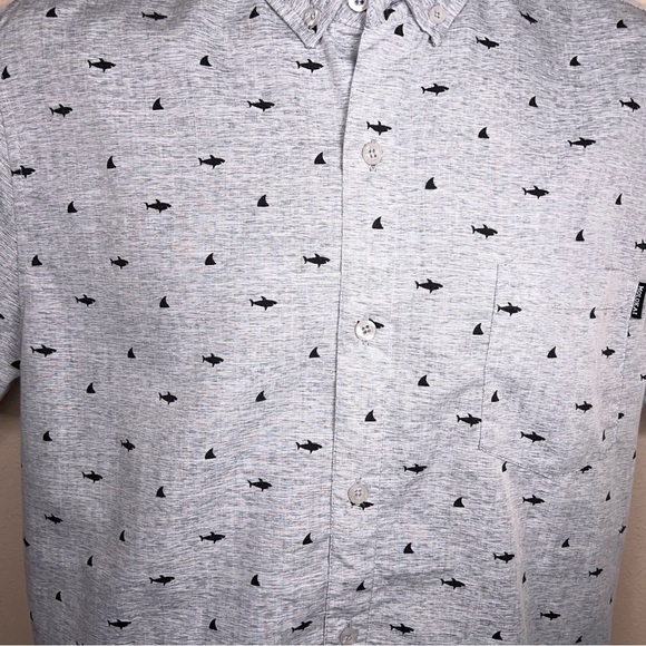 Medium Molokai Light Grey Shark Print Button Up Short Sleeve Shirt Surf Style - Picture 4 of 15